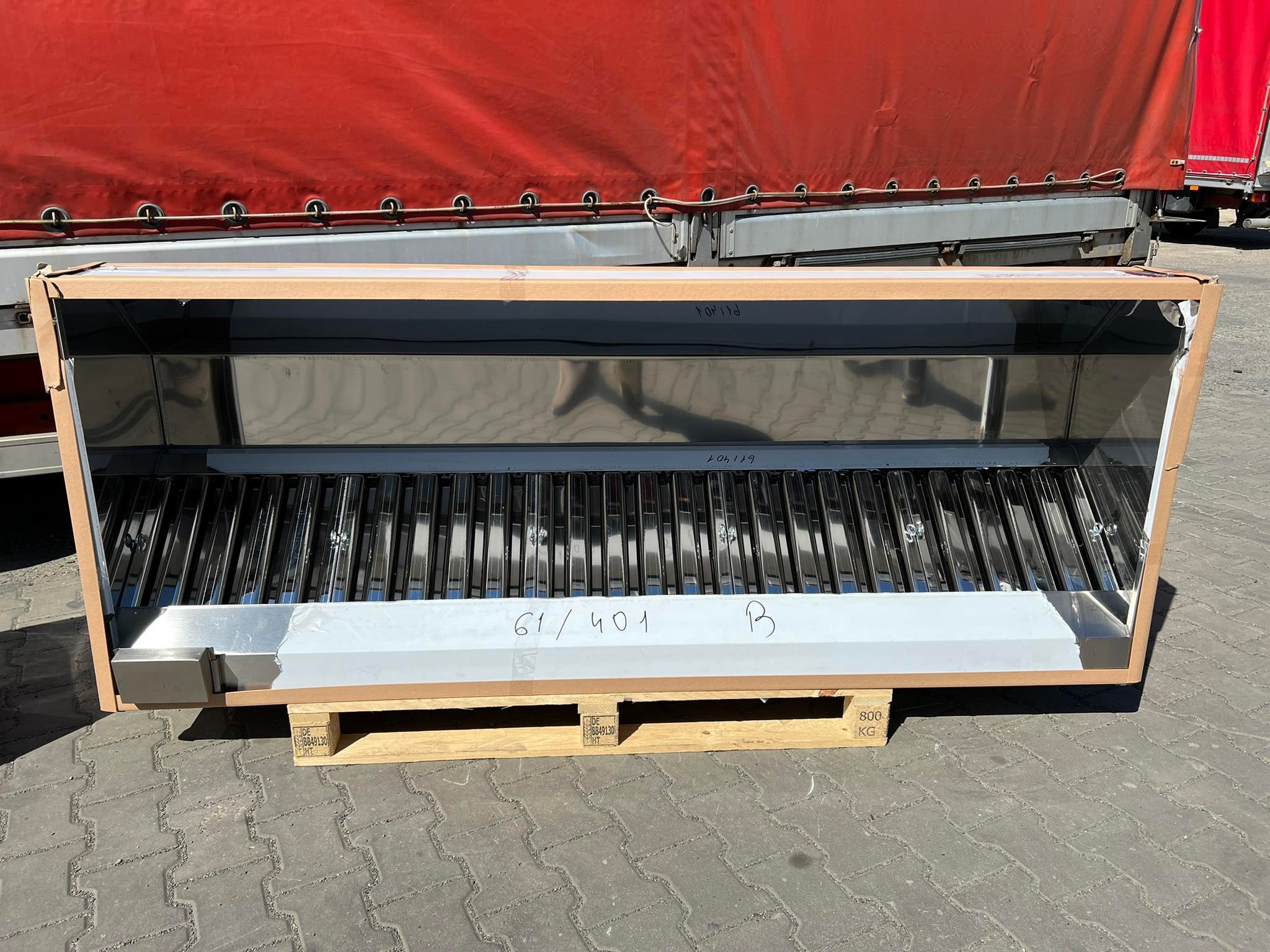 Nástěnná digestoř s filtrem 160x90x40cm