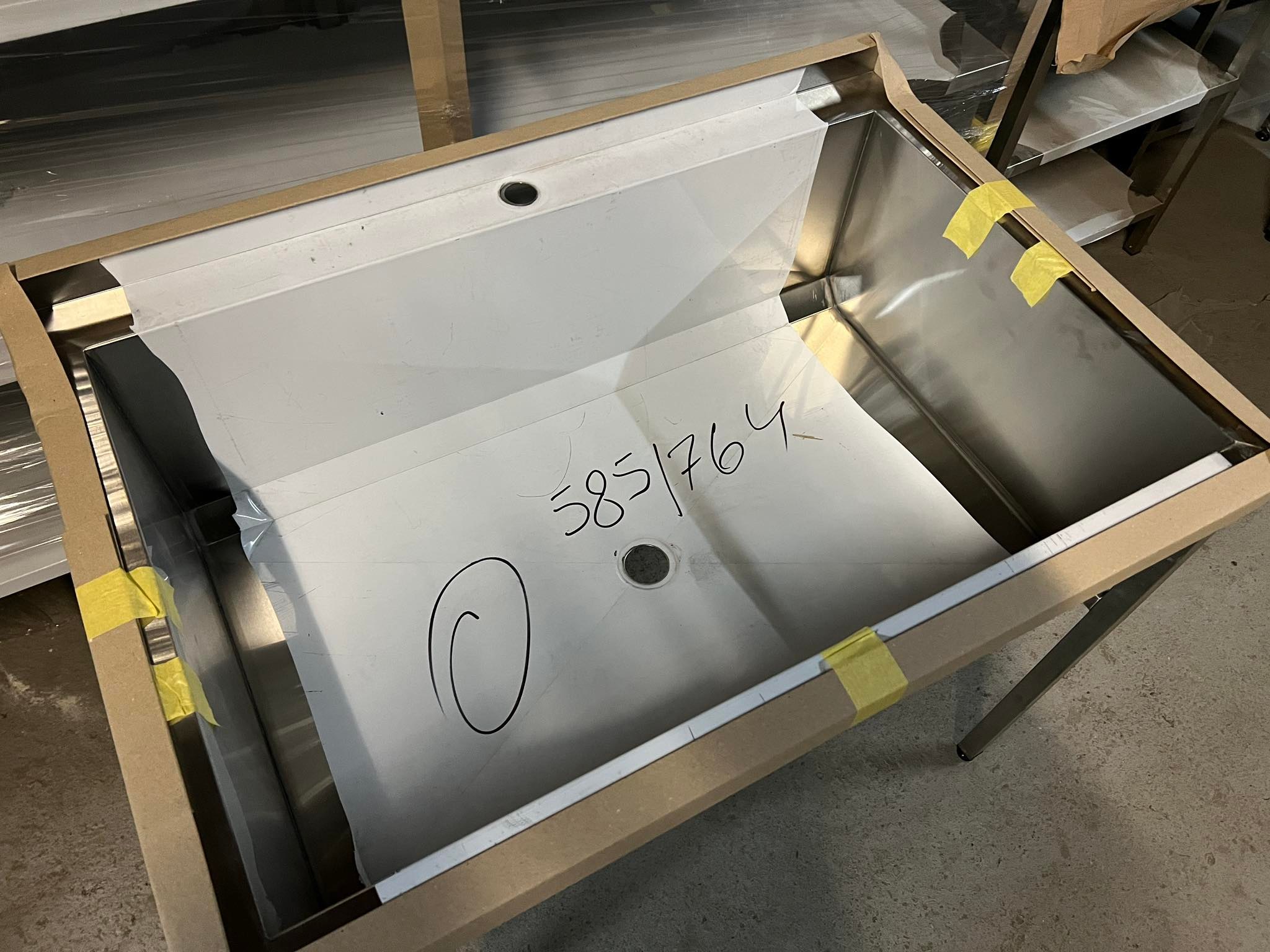 Nerezový dřez jednokomorový 140x60x85cm (dřez 130x45x30cm)