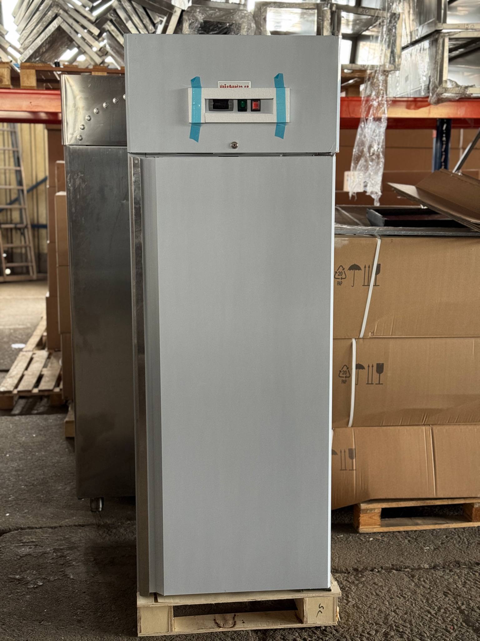 Nerezový mrazák 68x71x201cm 