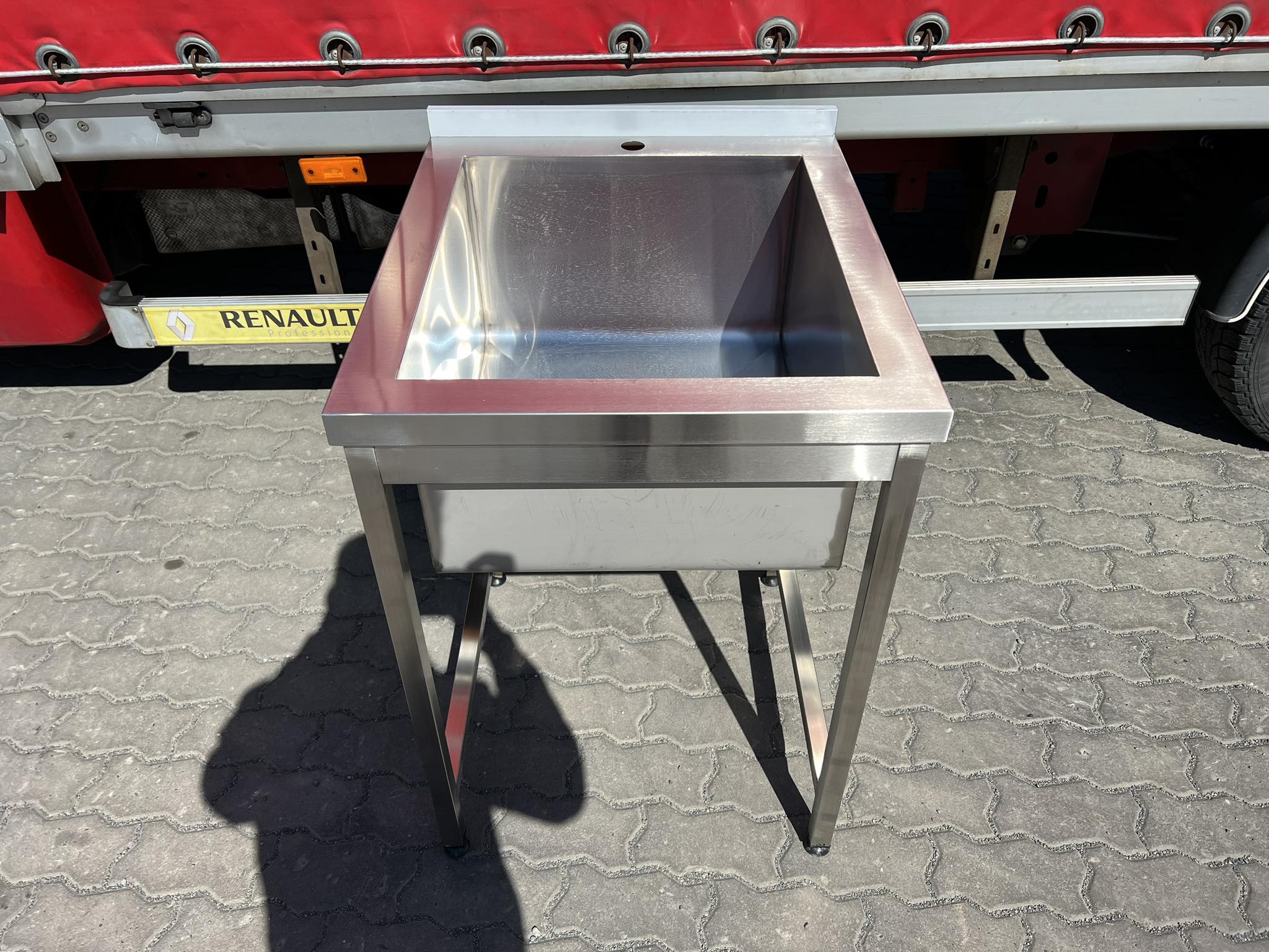 Nerezový dřez svařovaný 60x70x85cm, (dřez 48x55x30cm)