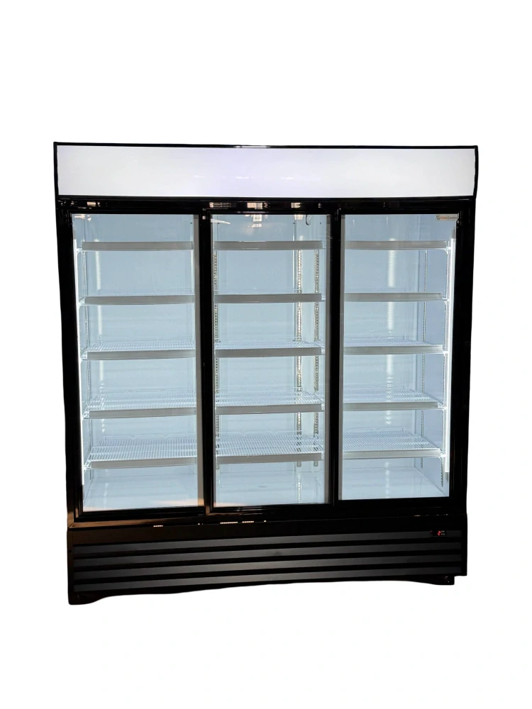 Prosklená tří­dveřová chladicí lednice 1576 l – velkokapacitní gastro lednice s LED osvětlením