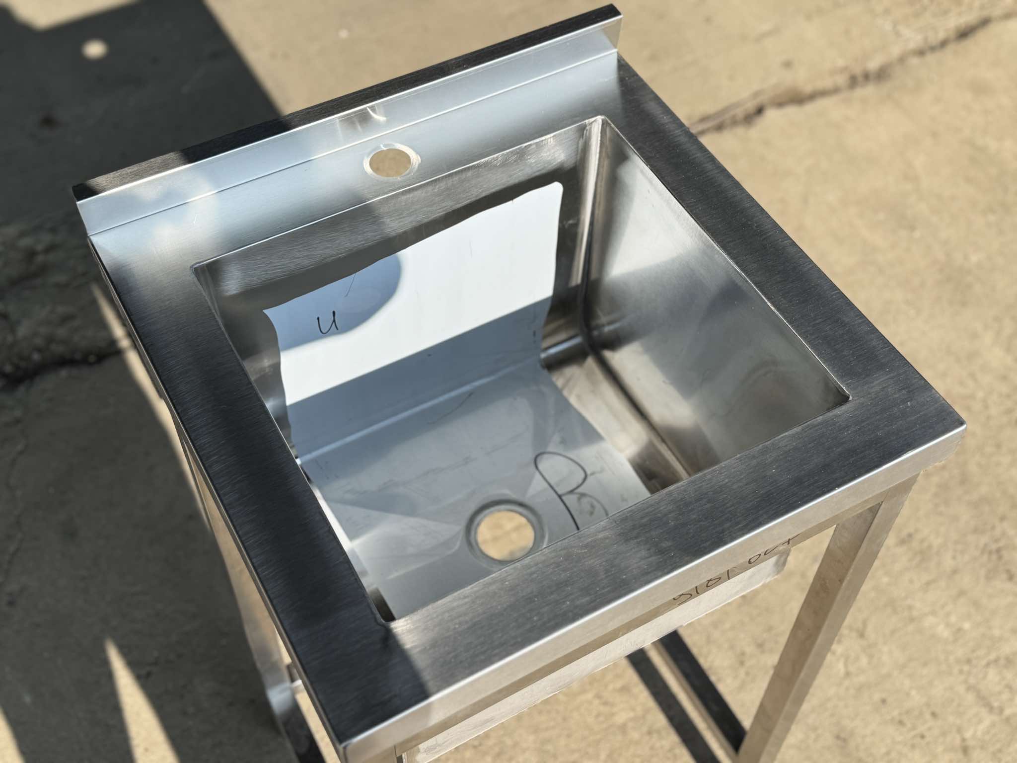 Nerezový dřez 50x50x85cm (dřez 38x35x30cm)