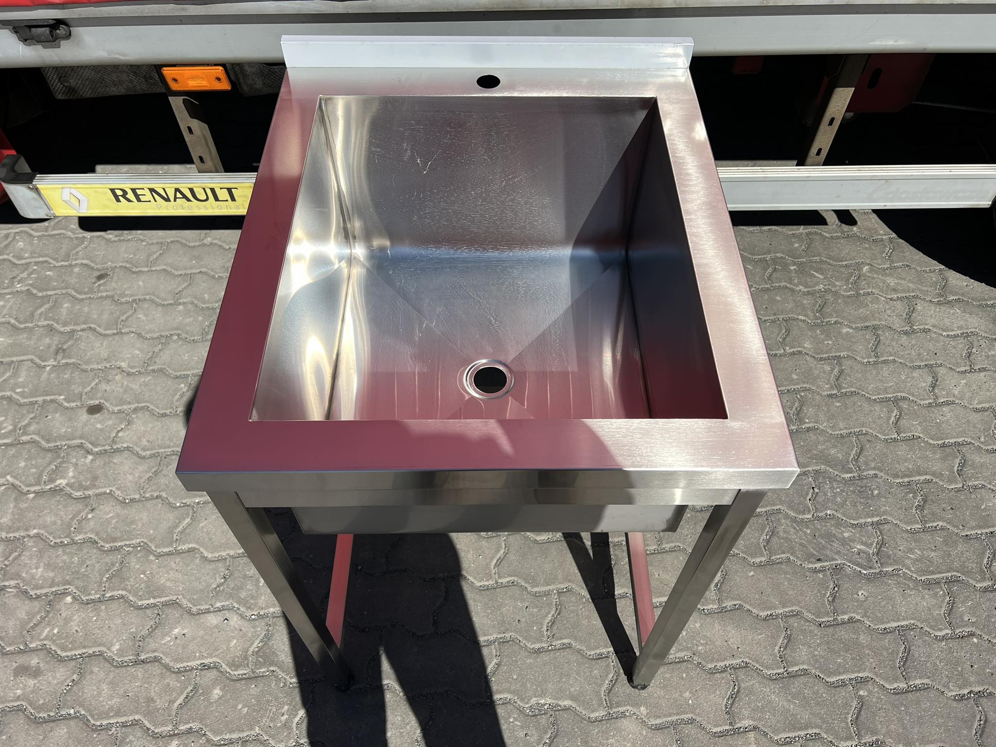 Nerezový dřez svařovaný 60x70x85cm, (dřez 48x55x30cm)