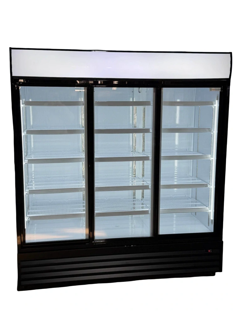 Prosklená tří­dveřová chladicí lednice 1576 l – velkokapacitní gastro lednice s LED osvětlením