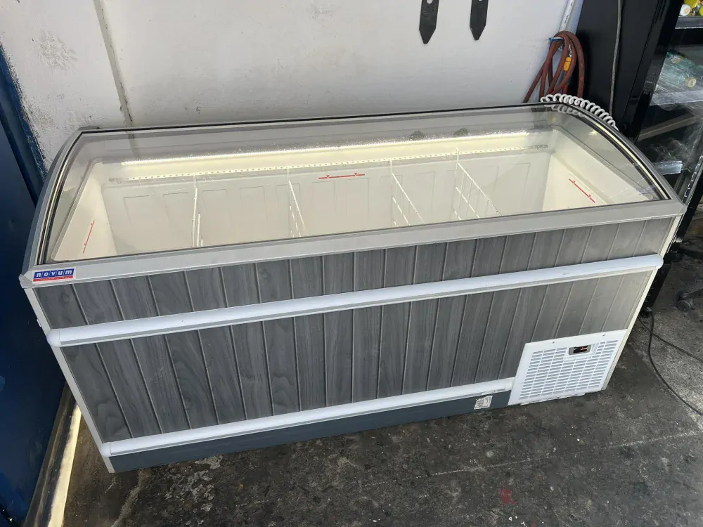 Prosklený pultový mrazák 170x75x89 cm