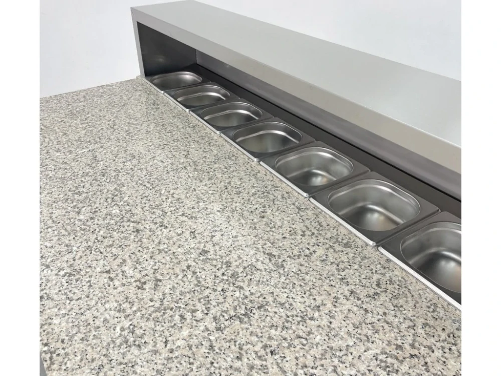 Chladicí stůl se saladetou - 1,37 x 0,7 m - se 3 dvířky