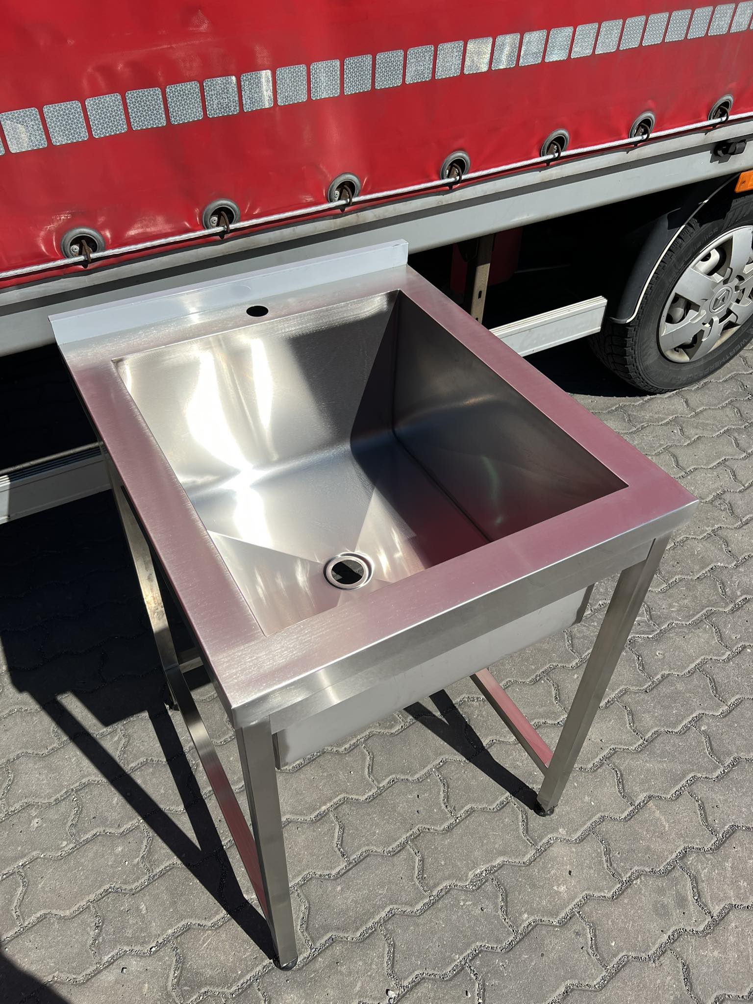 Nerezový dřez svařovaný 60x70x85cm, (dřez 48x55x30cm)