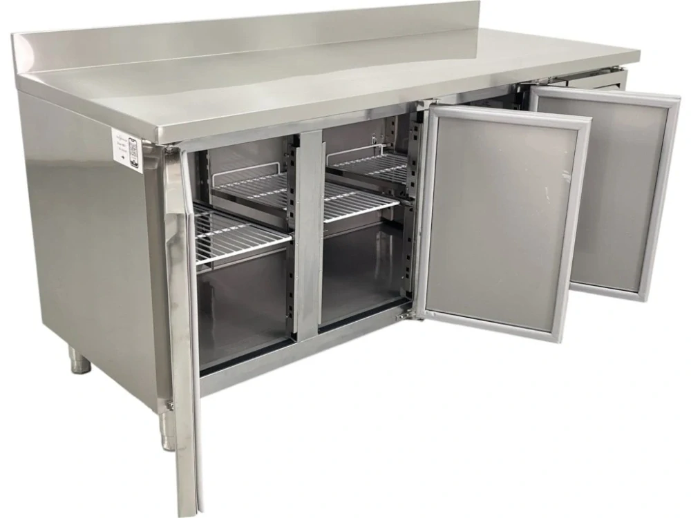 Chladicí stůl se 3 dveřmi a zadním lemem