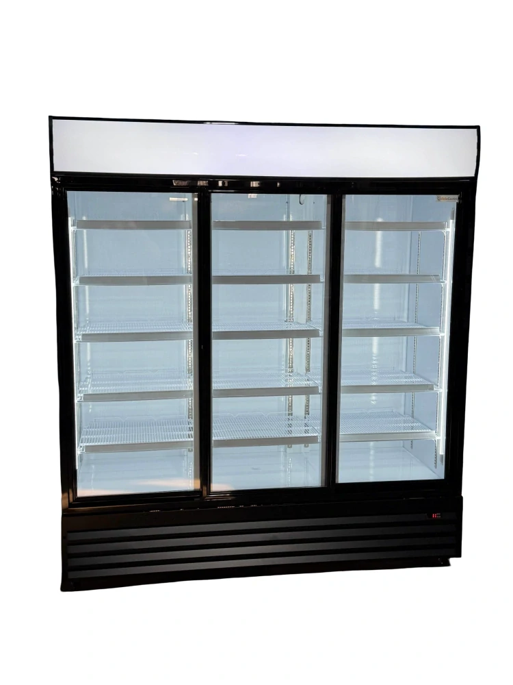 Prosklená tří­dveřová chladicí lednice 1576 l – velkokapacitní gastro lednice s LED osvětlením