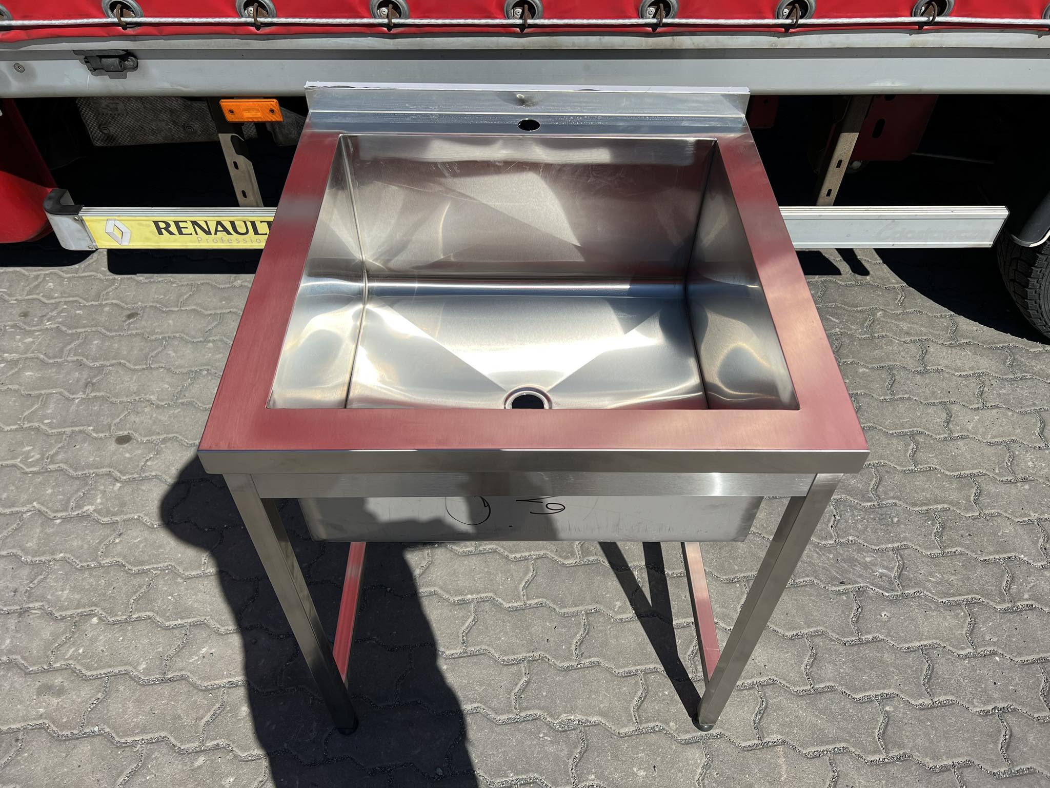 Nerezový dřez svařovaný 70x70x85cm, (dřez 58x55x30cm)