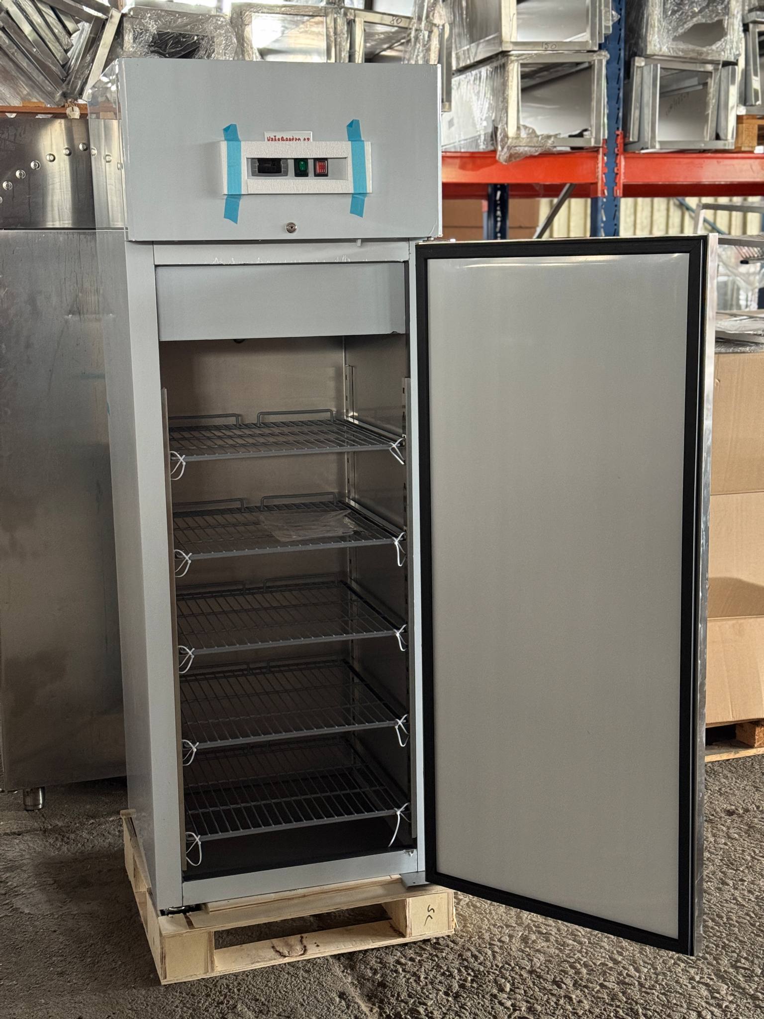 Nerezový mrazák 68x71x201cm 