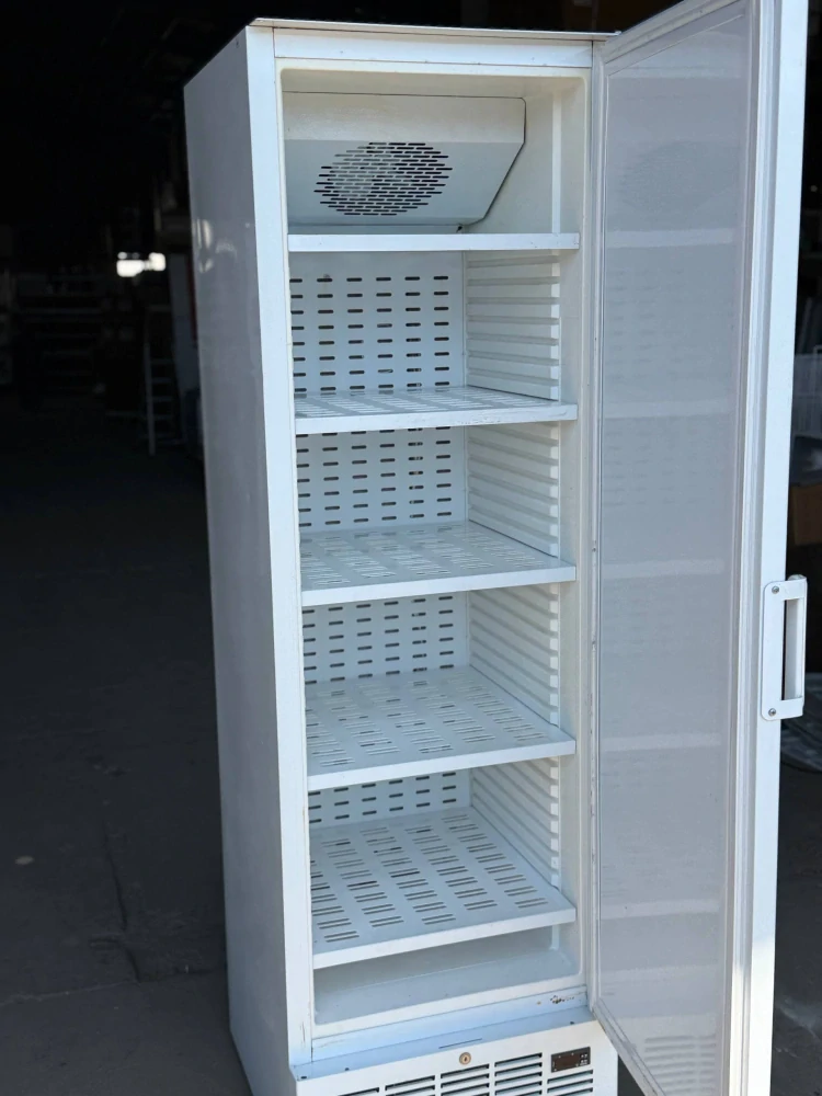 Bílá lednice 59x66x198cm
