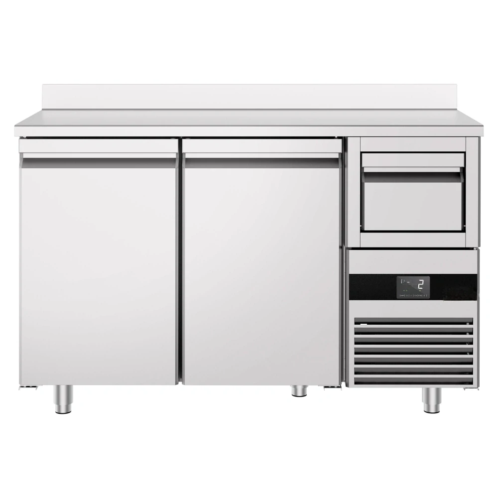 Barový chladicí stůl PREMIUM - 1580x600 mm - se 2 dveřmi, zadní lištou & odklepávačem na kávu