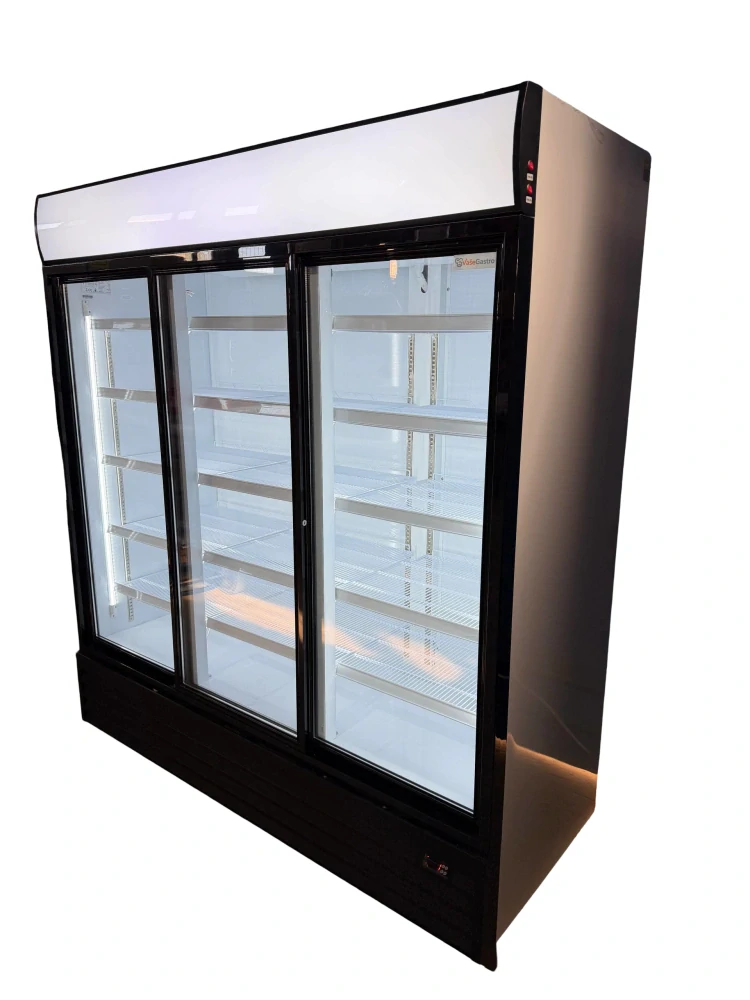 Prosklená tří­dveřová chladicí lednice 1576 l – velkokapacitní gastro lednice s LED osvětlením