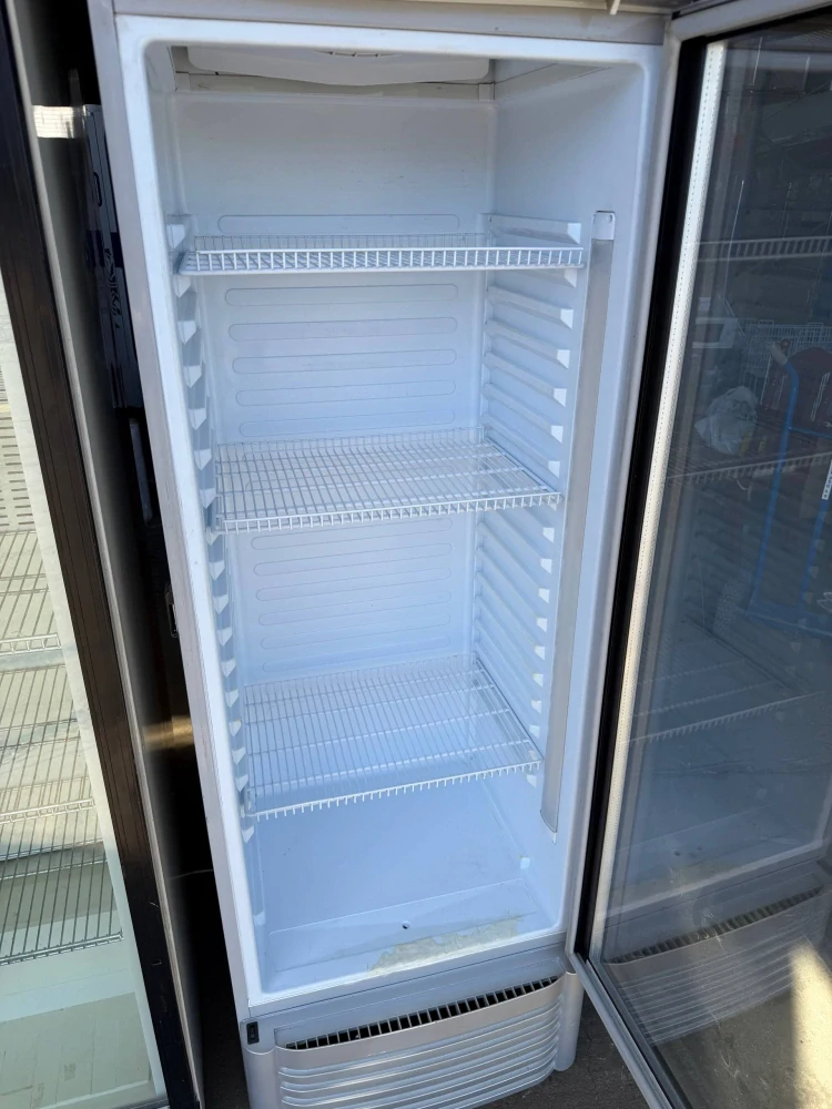 Prosklená chladicí lednice