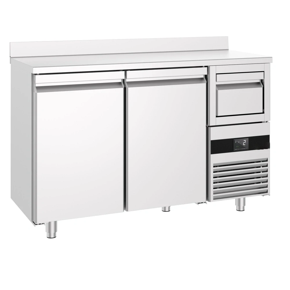 Barový chladicí stůl PREMIUM - 1580x600 mm - se 2 dveřmi, zadní lištou & odklepávačem na kávu