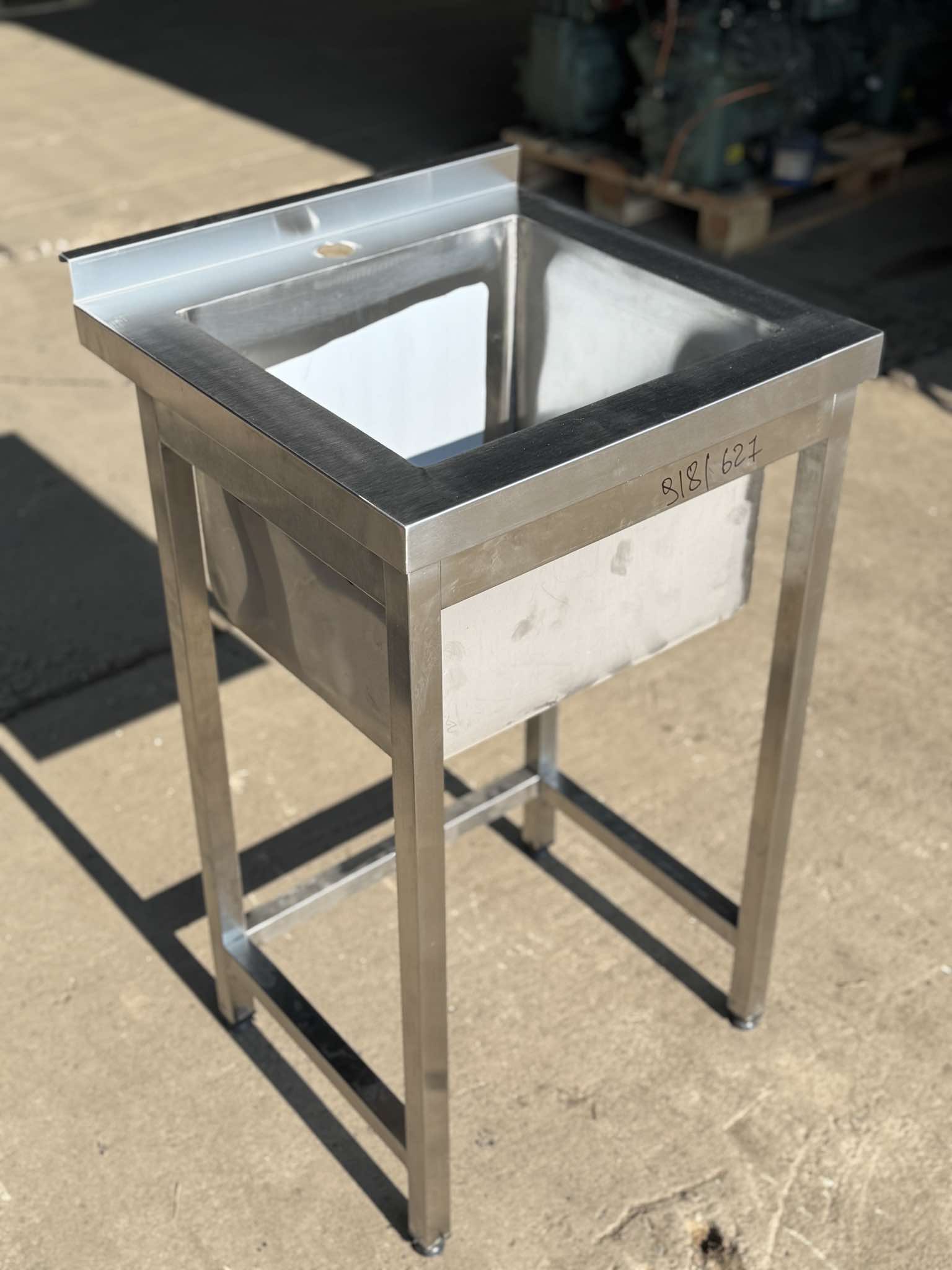 Nerezový dřez 50x50x85cm (dřez 38x35x30cm)