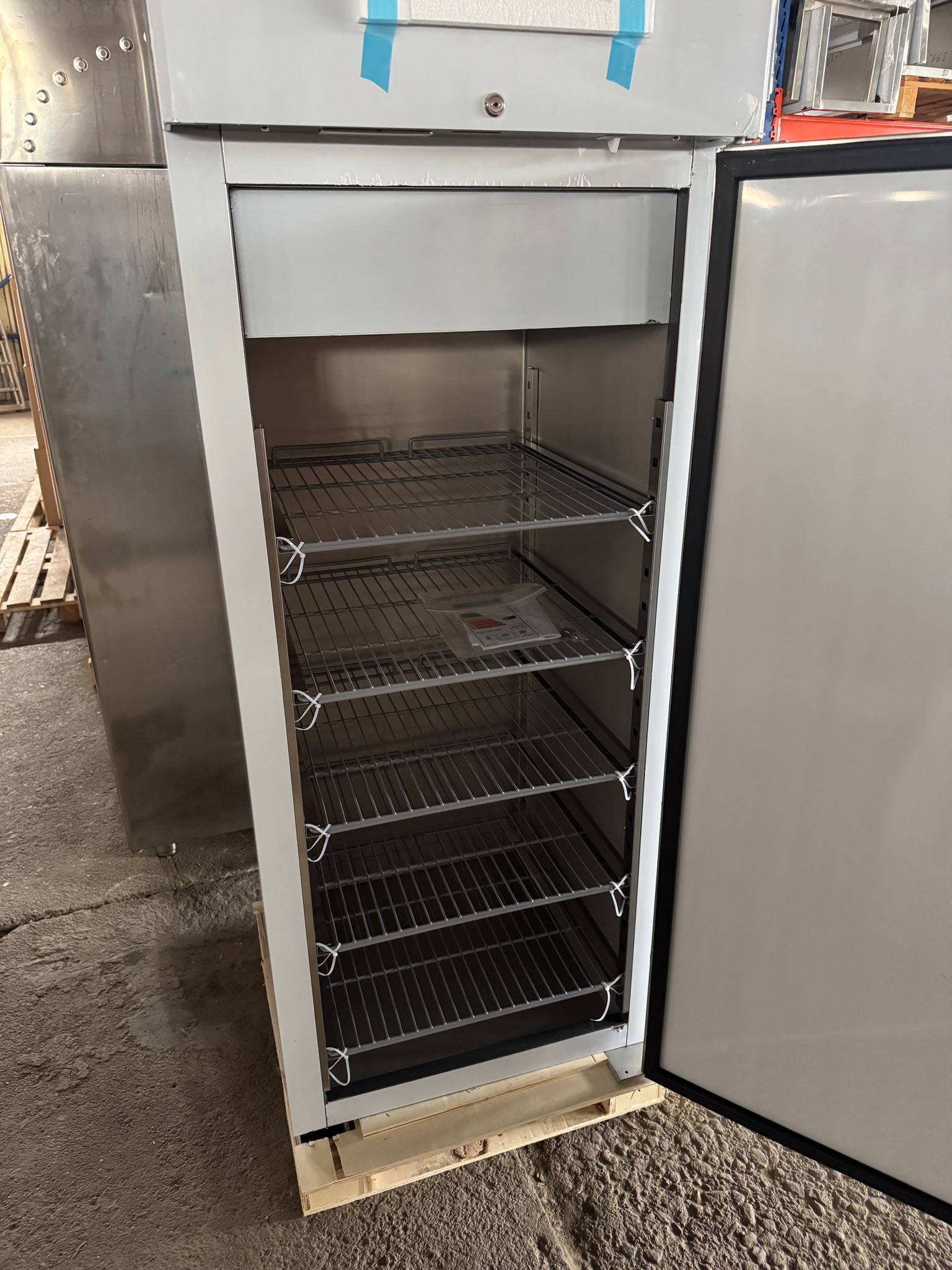 Nerezový mrazák 68x71x201cm 