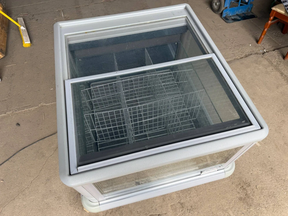 Prosklený pultový mrazák 76x82x87cm