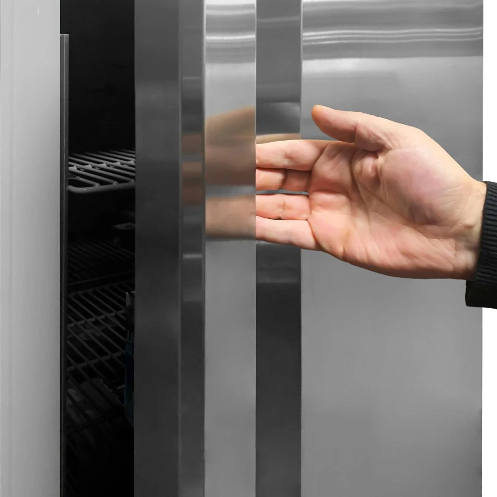 Nerezová chladicí skříň PREMIUM PLUS - GN 1/1 - 1385 mm - 1 110 l - až +8 °C - s 2 dveře - Digitální termostat; Samozavírací dveře; Ventilované…