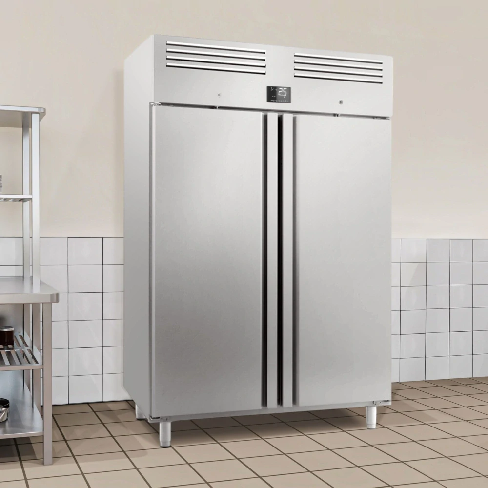 Nerezová chladicí skříň PREMIUM PLUS - GN 2/1 - 1 385 mm - 1 240 l - až +8 °C - s 2 dveře - Digitální termostat; Uzamykatelné dveře; Samozavírací…