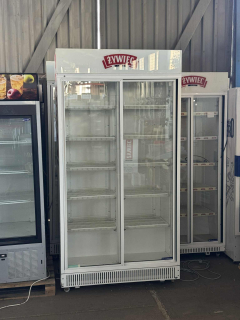 Prosklená chladicí lednice 117x65x231cm