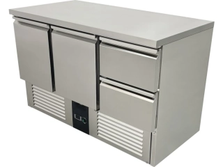 Chladící stůl - 1,37 x 0,7 m - se 2 dveřmi a 2 šuplíky vpravo
