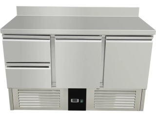 Chladící stůl / přípravný stůl 1,37 mx 0,7 m - se 2 dveřmi a 2 šuplíky v levo a zadním lemem