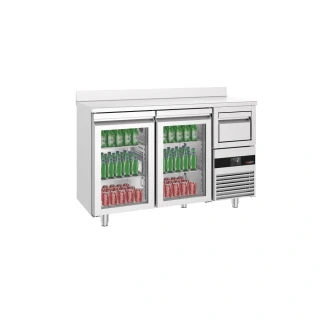 Barový chladicí stůl PREMIUM - 1580x600 mm - se 2 skleněnými dveřmi, zadní lištou & odklepávačem na kávu